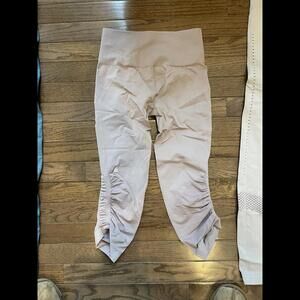Lululemon. X Taryn Toomey seamless crop leggings small